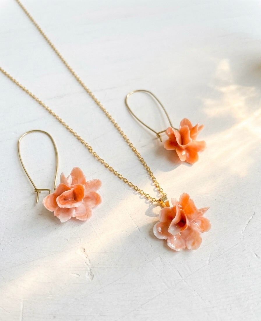 Dây chuyền hoa hồng ombre