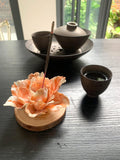 Hoa gốm cắm hương màu cam