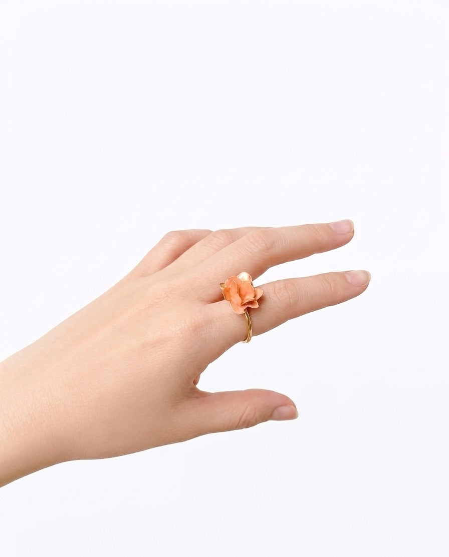 Nhẫn vàng hoa cam đào tinh xảo, điểm nhấn thanh lịch trên ngón tay